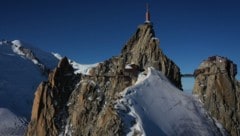 Drei tote Alpinisten und ein Vermisster, so die Bilanz des Wochenendes am Mont Blanc, dem höchsten Berg Europas. (Bild: AFP)