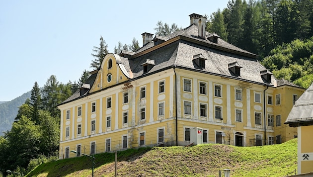 Am denkmalgeschützten Salzamt laufen die Vorarbeiten für den Umbau in ein großes Hotel. (Bild: Wenzel Markus)