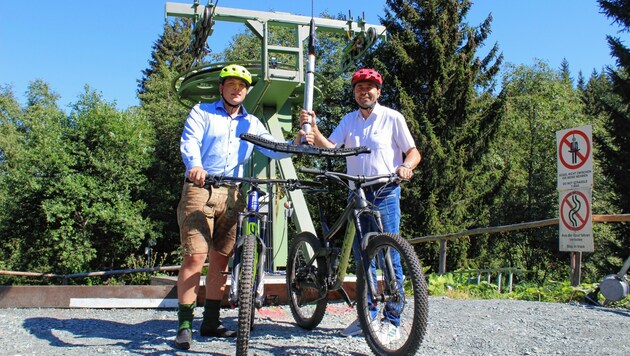 Am Fahrradlift: Simonhöhe-Chef Paul Kogler und Bürgermeister Dietmar Rauter. (Bild: Gerlinde Schager)