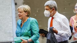 Die deutsche Ex-Kanzlerin Angela Merkel brachte Ehemann Joachim Sauer mit in die knapp vierstündige Oper. (Bild: Tschepp Markus)