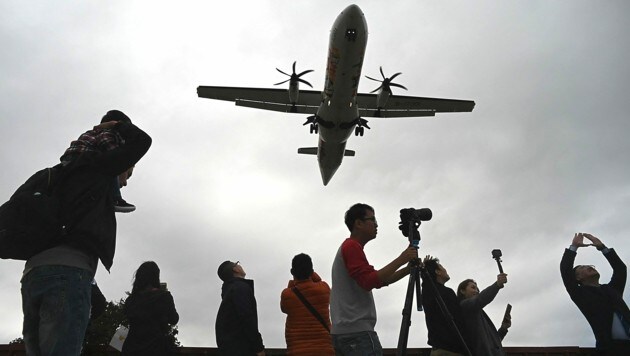 Die Ankunft eines Passagierjets am Sungshan Airport in Taipeh (Bild: APA/AFP/Sam Yeh)