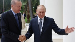 Nach der jüngsten Begegnung in Teheran reiste Erdogan diesmal in Putins Sommerresidenz im russischen Schwarzmeer-Badeort Sotschi. (Bild: APA/AFP/TURKISH PRESIDENTIAL PRESS SERVICE/Murat KULA)