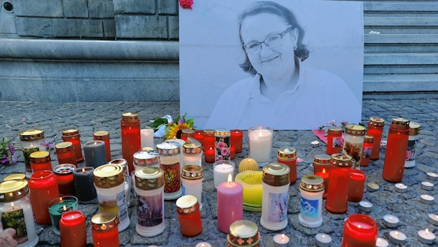 Tausende Menschen gedachten in der vergangenen Woche der toten Medizinerin bei Trauerkundgebungen und Mahnwachen in halb Österreich. (Bild: Christian Jauschowetz)