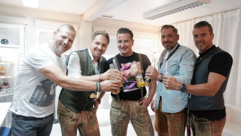 Andreas Gabalier mit Freunden vor dem Konzert (Bild: Pail Sepp)