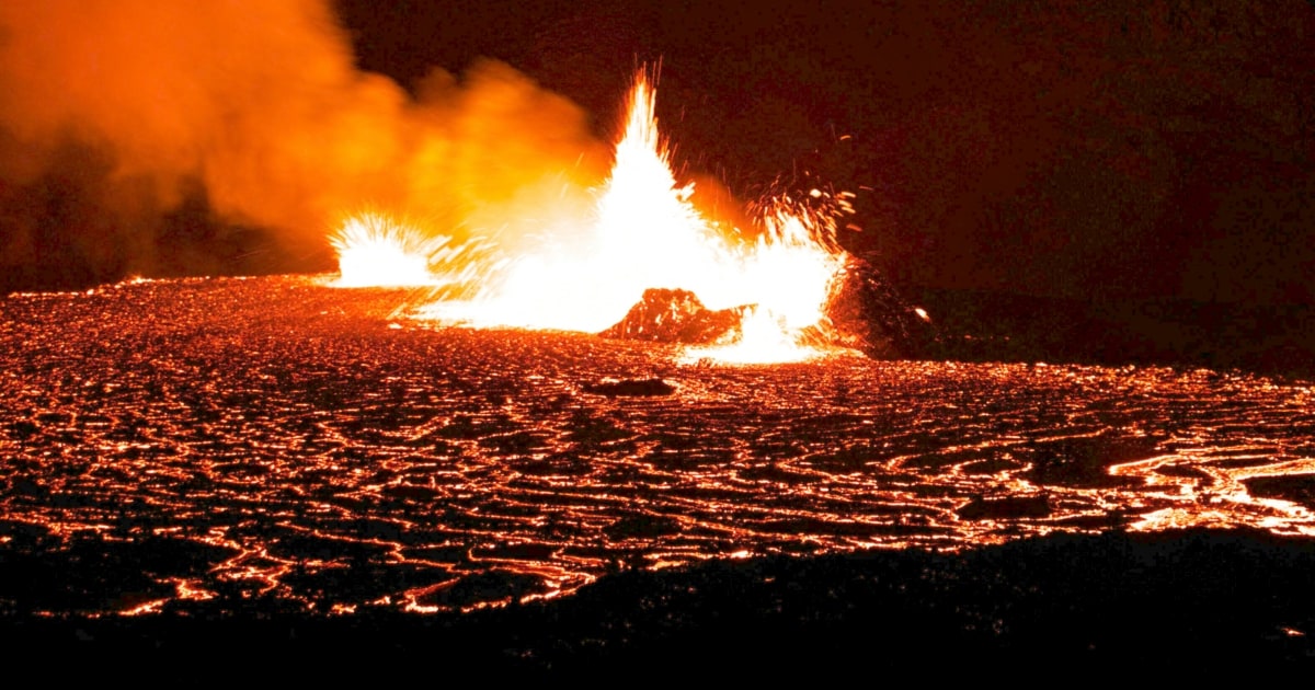 Spuckt Weiter Lava - Gase Von Vulkan Fagradalsfjall Bedrohen Nahes Dorf ...