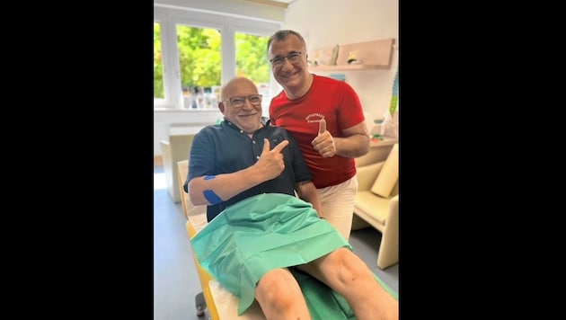 Ein zufriedener Patient mit seinem Orthopäden, der ihm mit der Eigenbluttherapie wieder Lebensqualität zurückgegeben hat. (Bild: zVg)