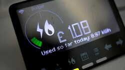 Ein smarter Zähler für Strom und Gas in einem Haushalt im Osten Londons (Bild: APA/AFP/Tolga Akmen)