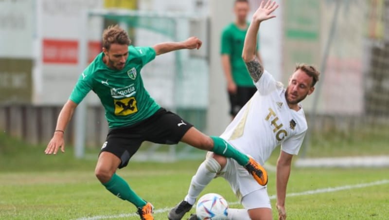 Ex-GAK-Profi Hackinger (r.) spielt auch in der Oberliga für Tillmitsch. (Bild: Richard Purgstaller)