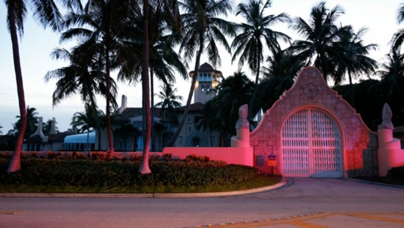 Der Eingang von Mar-a-Lago (Bild: Associated Press)