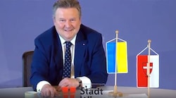 Ließ sich von einem Komiker-Duo via Video-Anruf in die Irre führen: Wiens Bürgermeister Michael Ludwig (Bild: Screenshot: rutube.ru)