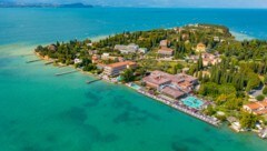 Ein Blick auf Sirmione - auch hier wurden Immobilien beschlagnahmt. (Bild: dudlajzov - stock.adobe.com)