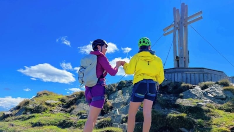 Berg Heil vorm Falkert Gipfelkreuz (Bild: Wallner Hannes)