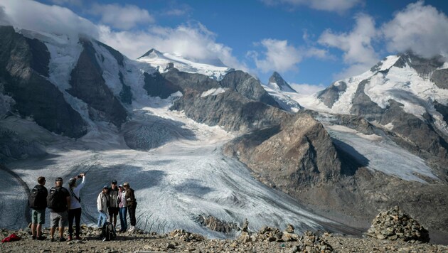 Der Pers- und der Morteratsch-Gletscher in der Berninagruppe im Süden des Schweizer Kantons Graubünden. (Bild: Gian Ehrenzeller/Keystone via AP)