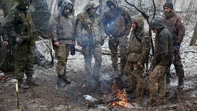 Russland marschierte in die Ukraine ein, als noch Winter war. Bevor es wieder kalt wird, will die Kiew den Krieg beendet haben. (Bild: APA/AFP/Anatolii Stepanov)
