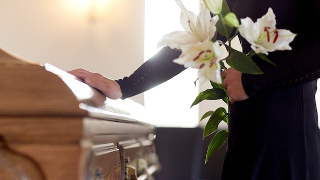 A Viennese funeral home now wants to make funerals more personal and support relatives between death and burial (symbolic image). (Bild: stock.adobe.com)