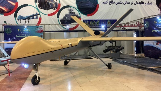 Die einmotorige Kampfdrohne Shahed 129 erinnert an die US-Drohne Predator. Sie gilt als Rückgrat der iranischen Drohnenflotte. Russland soll vom Iran 46 Stück erhalten haben. (Bild: Wikimedia Commons / Fars Media Corporation)
