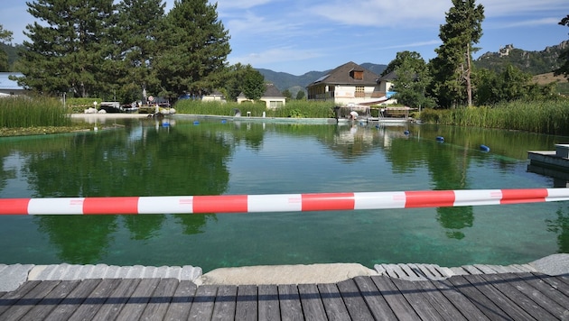 Mitten in der sommerlichen Badesaison musste der Teich wegen Salmonellen gesperrt werden. (Bild: Semrad Gregor)