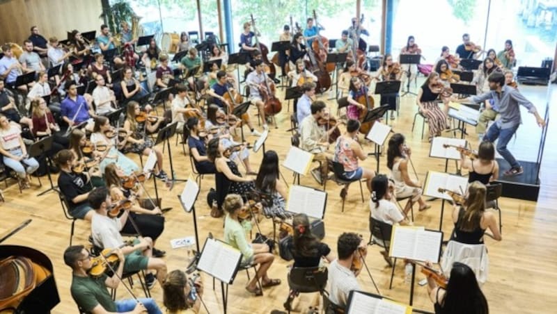 Die Musiker der Orchesterakademie bei einer Probe. (Bild: ©anja koehler | andereart.de)