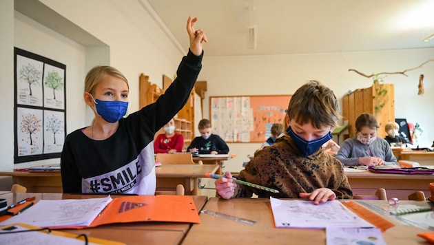 Bevor es zurück in die Klasse geht, sollten sich Schüler die dritte Corona-Impfung holen. (Bild: Wenzel Markus)