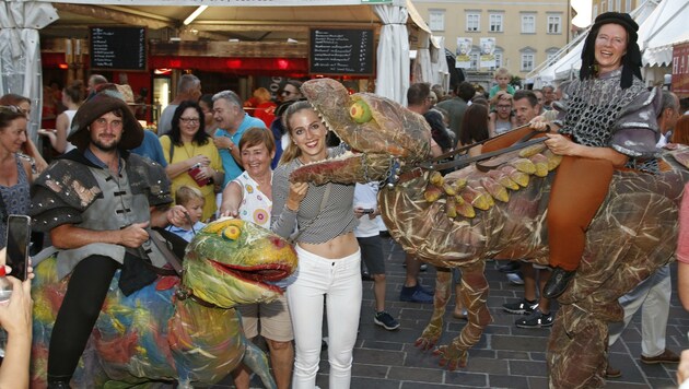 Entzückende Dinos begrüßen die Altstadtzauber-Besucher. (Bild: Rojsek-Wiedergut Uta)