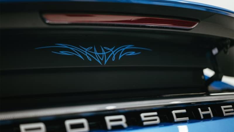 Auch das Tattoo am Heck, das gern als „Arschgeweih“ bezeichnet wird, darf nicht fehlen. (Bild: Porsche)