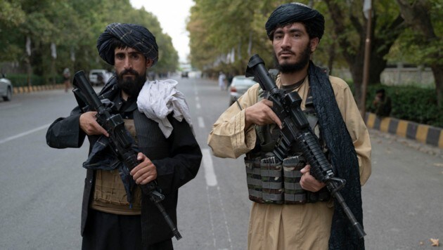 Taliban-Kämpfer in Kabul (Bild: AFP)