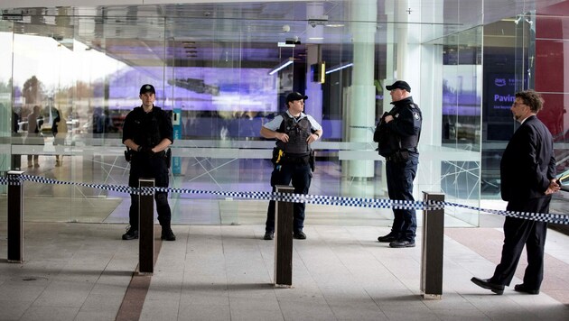 Passagiere und Besucher des Flughafens wurden evakuiert. (Bild: AFP)