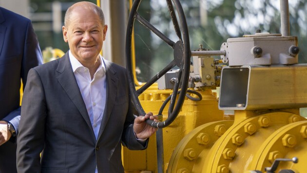 Angesichts der Energie- und Preiskrise sieht Deutschlands Bundeskanzler Olaf Scholz (SPD) viele Herausforderungen auf sein Land zukommen. Er beschwört daher den Zusammenhalt in der Gesellschaft. (Bild: APA/dpa/Monika Skolimowska)