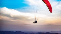 Verhängnisvolles Wochenende in Werfenweng: Innerhalb von nur drei Tagen gab es am beliebten Paragleiter-Hotspot gleich drei Abstürze (Symbolbild). (Bild: Carlos - stock.adobe.com)