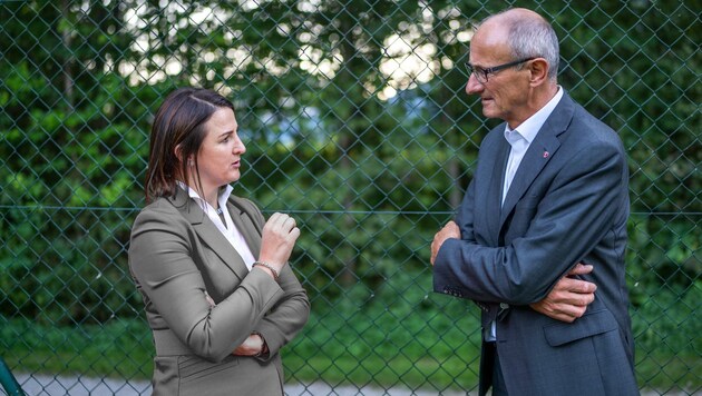 ÖVP-Obmann Anton Mattle hat sich mit der Polizistin Astrid Mair eine Sicherheitsexpertin ins Boot geholt. Die Bezirkskommandantin von Kufstein führt dort auch die VP-Liste an. (Bild: ÖVP Tirol)