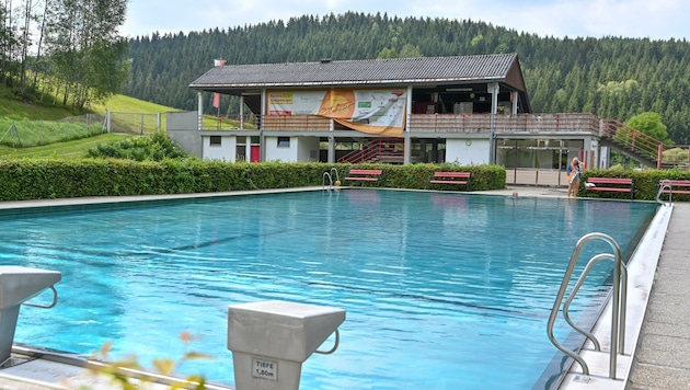 Das Freibad in Weitersfelden wurde 1981 errichtet. Diesen Sommer hätte die Sanierung beginnen sollen. (Bild: Dostal Harald)