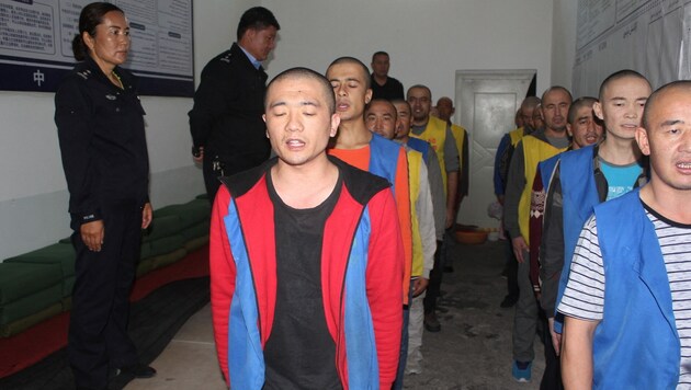 Laut UNO-Bericht halten die chinesischen Behörden mehr als eine Million Uiguren und andere meist muslimische Minderheiten in einem Netz von Haftanstalten und Gefängnissen in der Region Xinjiang fest, die Peking als Ausbildungszentren verteidigt. (Bild: AFP)