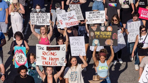Tiltakozás az abortusztilalom ellen az USA-ban (archív kép) (Bild: AP)