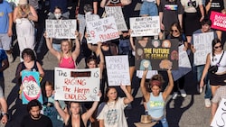 In den USA demonstrierten Tausende Frauen gegen das Abtreibungsverbot. (Bild: AP)