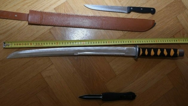 Das Samurai-Schwert, mit dem der Mann die Polizei bedrohte (Bild: LPD Wien)