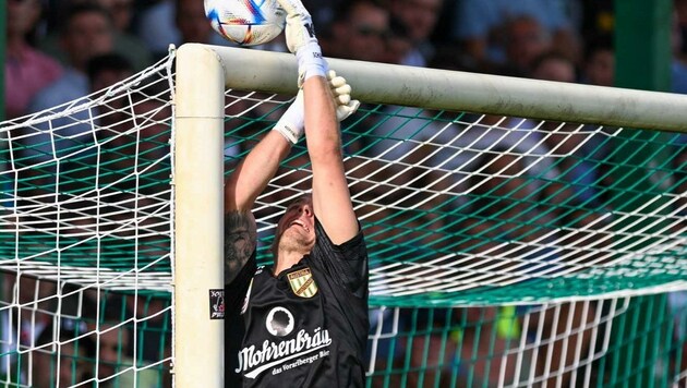 Tolle Paraden in den ersten vier Bundesliga-Partien der Saison: Lustenau-Goalie Schierl. (Bild: GEPA pictures/ Oliver Lerch)