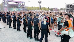 Die Polizei räumte das Kerngelände des Festivals. (Bild: APA/FLORIAN WIESER)