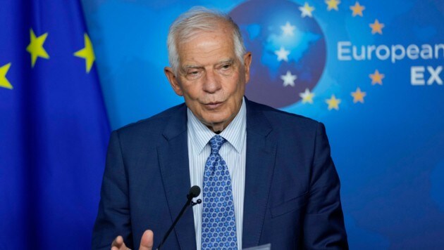 Der EU-Außenbeauftragte Josep Borrell bei einer Pressekonferenz am Donnerstag (Bild: AP)