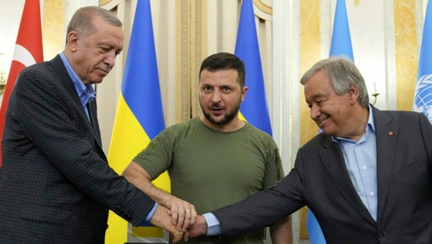 von links: Erdogan, Selenskyj und Guterres (Bild: AP)