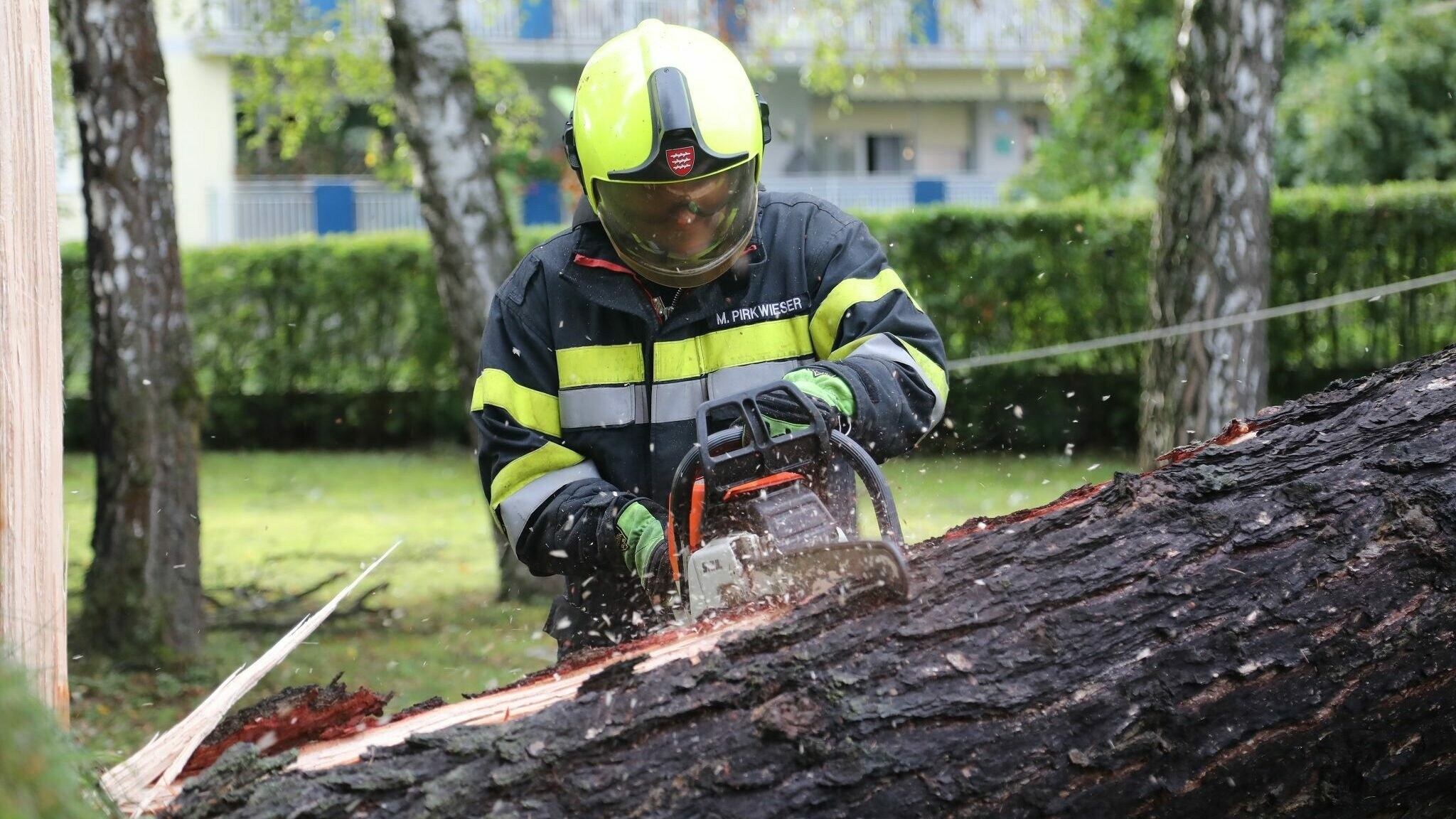 Böen Mit 140 Km/h - Sturm über Steiermark: 85.000 Haushalte Ohne Strom ...