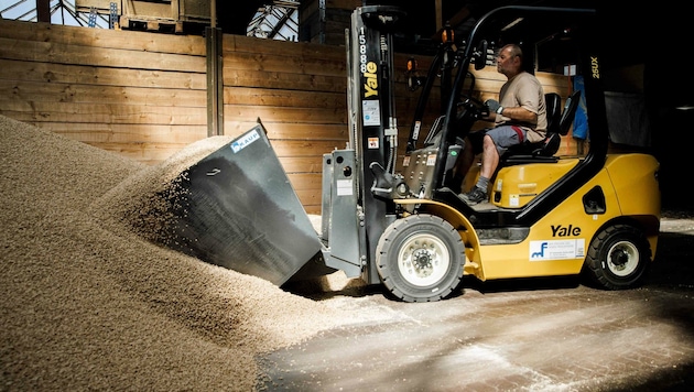 Die Lager für Pellets sind teilweise leer oder nur noch für treue Kunden gefüllt (Bild: CARSTEN KOALL)