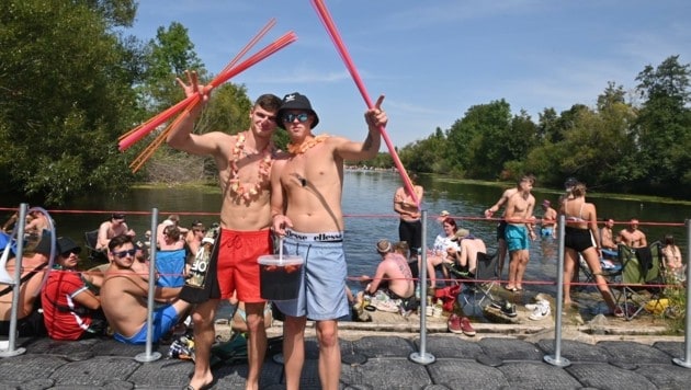 Vor und nach dem Gewitter sorgte die Sonne für aufgeheizte Stimmung beim Festival-Volk. Abkühlung bietet vor allem die Traisen. (Bild: Attila Molnar)