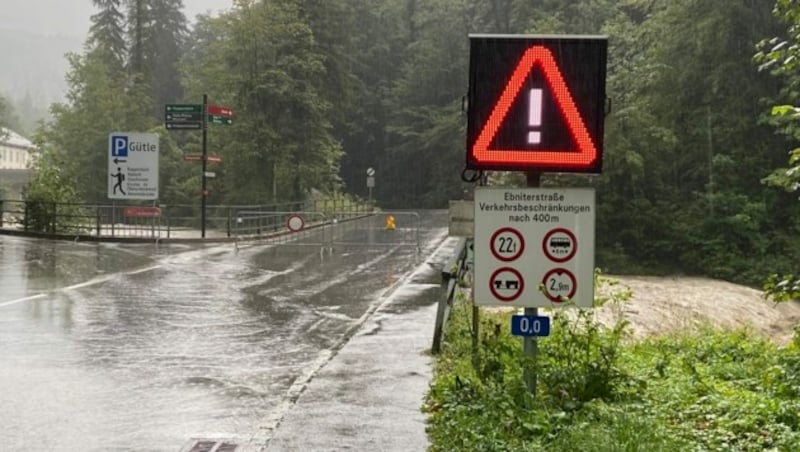 Die Straße nach Ebnit war gesperrt. (Bild: Peter Weihs/Kronenzeitung)