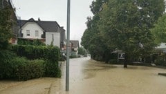 Durch den Starkregen wurde auch so manche Kanalisation „ausgespült“. (Bild: LPD Vorarlberg)