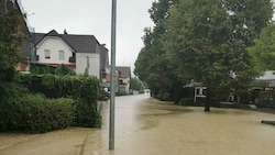 Durch den Starkregen wurde auch so manche Kanalisation „ausgespült“. (Bild: LPD Vorarlberg)