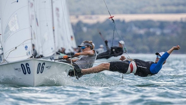 Der Köstendorfer Sebastian Slivon ist U21-Weltmeister im Segeln. (Bild: Szűcs Ábel / 470 Class Association )