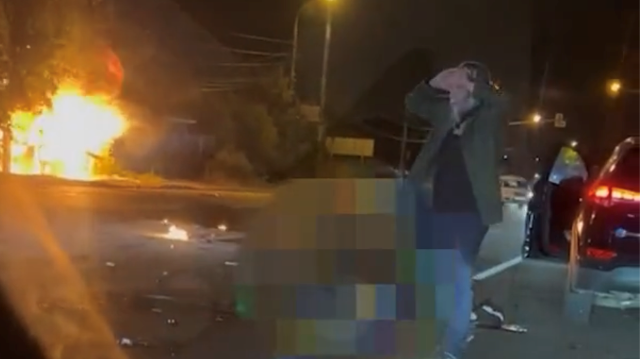 Bilder und Videos, die in den sozialen Medien kursieren, zeigen Alexander Dugins Jeep in Flammen. (Bild: OSINT)