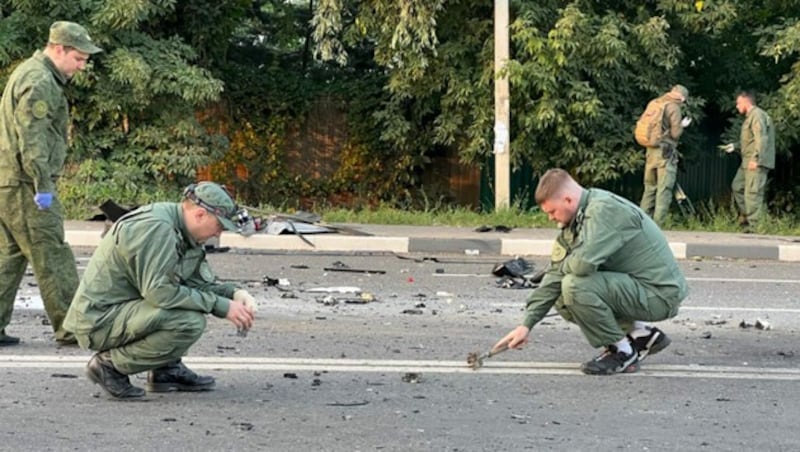 Ermittler arbeiten am Ort der Explosion. (Bild: AFP)