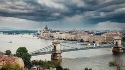 Die prognostizierten Regengüsse kamen nicht, dafür mussten Ungarns Wetterdienst-Chefs gehen. (Bild: stock.adobe.com)