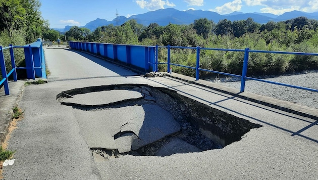 Die Radbrücke über die Frutz wurde in Folge des Starkregens schwer beschädigt. (Bild: Frutzkonkurrenz)